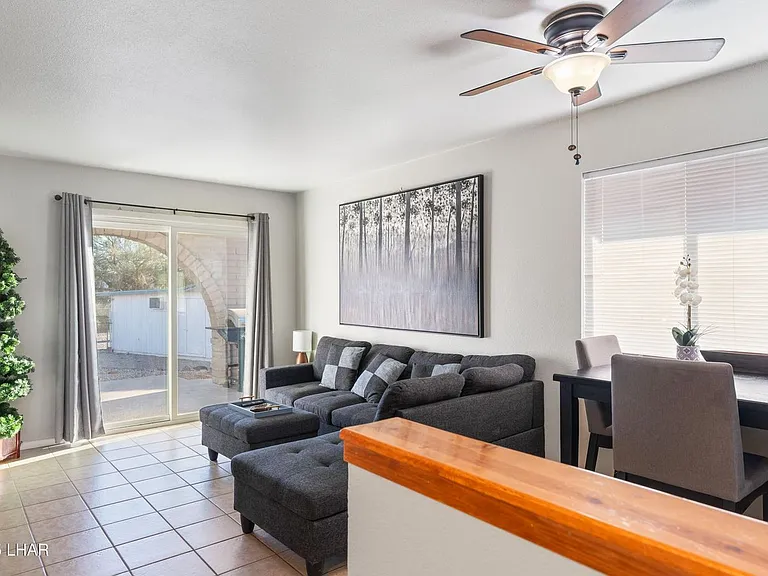 90 Mariposa Dr — Photo 4