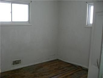 4th image of 4914 E 41st St