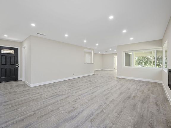 5th image of 483 Santa Barbara Dr