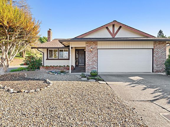 3rd image of 320 Cypress Circle