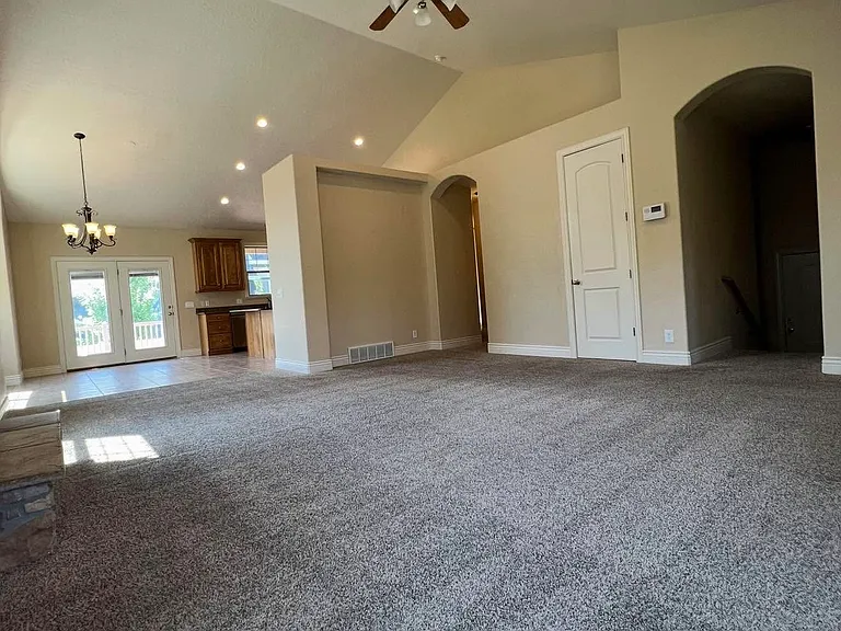 2049 W Sunflower Ln — Photo 5