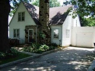 323 SW Country Club Dr, Topeka, KS 66611