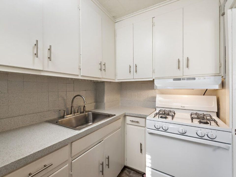 1st image of 1115-1121 W 40th St #3W