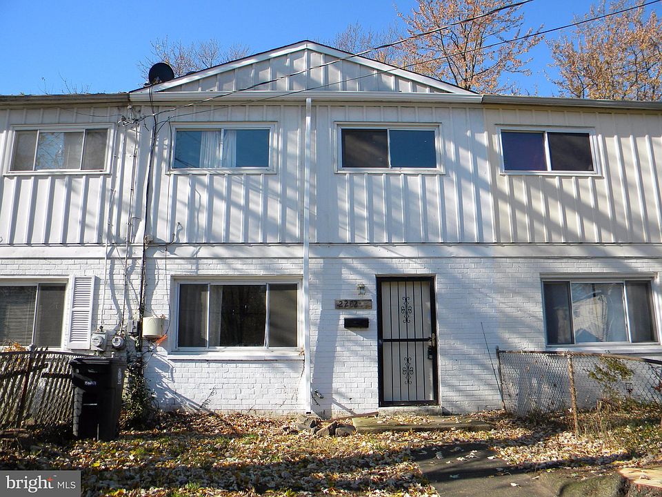 1st image of 2202 Columbia Pl