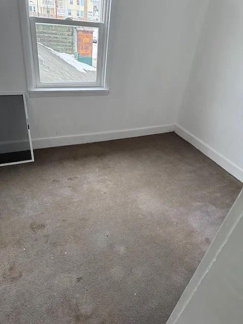 3 bed, $1,800 — Photo 2