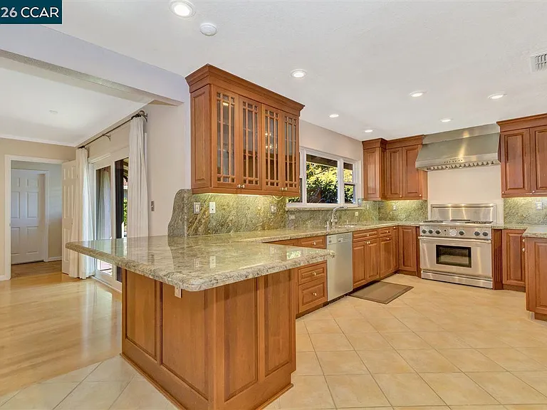 241 Ivy Pl — Photo 5
