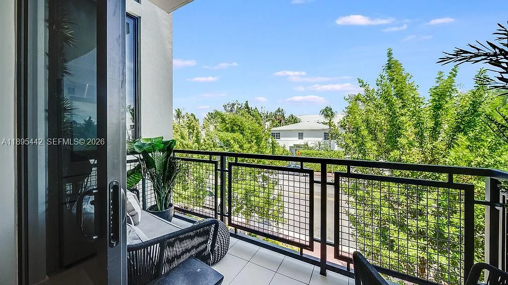 1 bed, 2.0 bath, 975 sqft, $6,500 — Photo 2