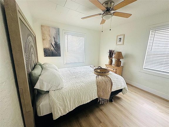 3rd image of 4811 EMERSON AVENUE S