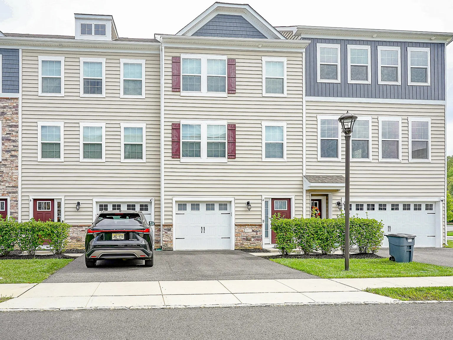 3 bed, 3.5 bath, 2254 sqft, $3,450 — Photo 1