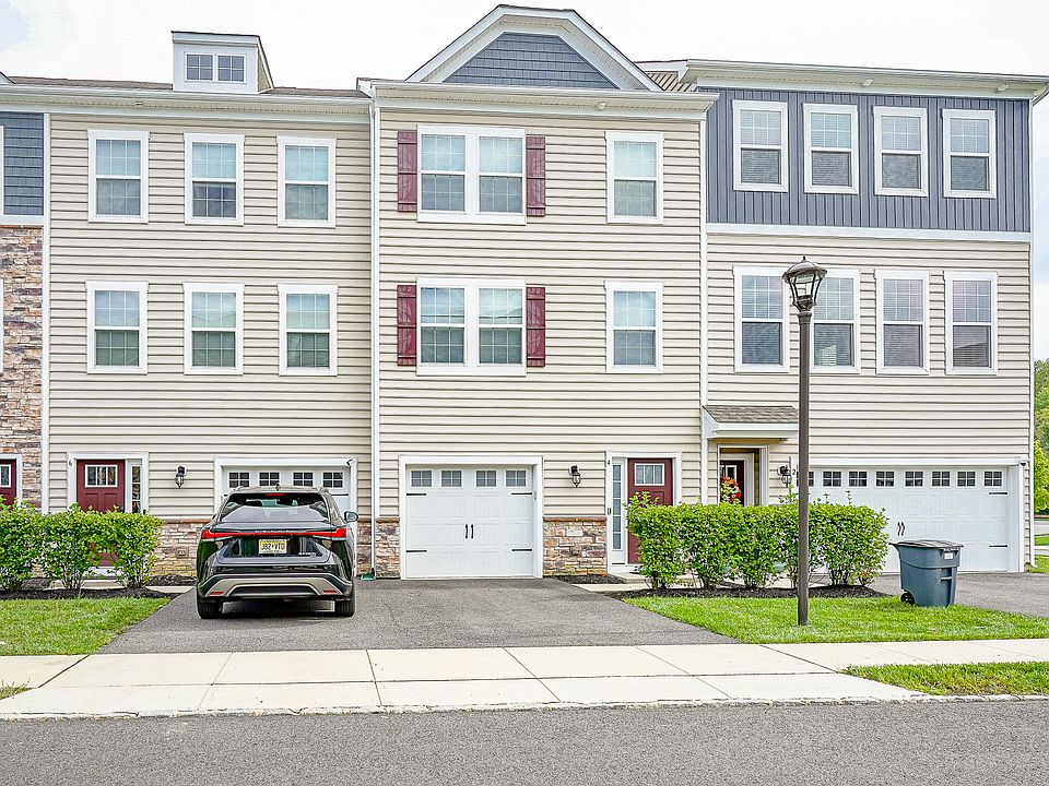 1st image of 4 Venice Ln #1