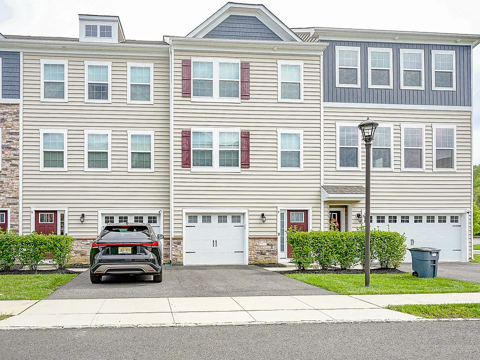 4 Venice Ln #1