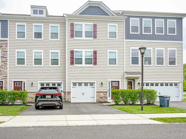 4 Venice Ln #1, Mount Laurel, NJ 08054