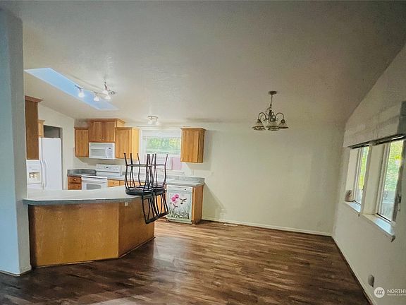 4th image of 390 E Herron Drive