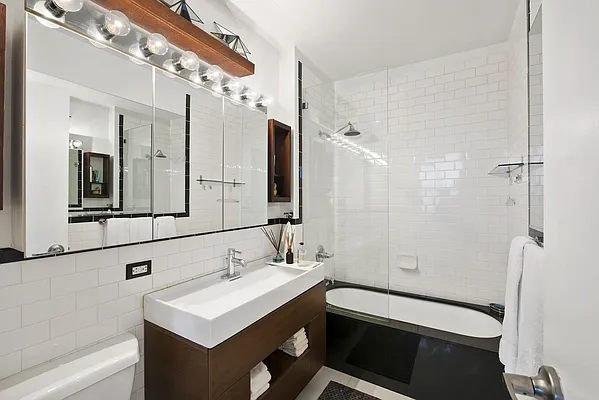Sold by Nest Seekers International | media 5