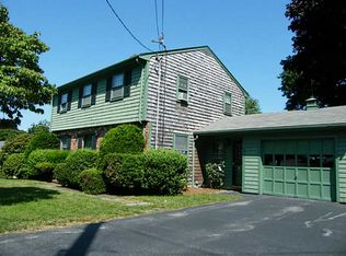 12 Longmeadow Ave, Middletown, RI 02842