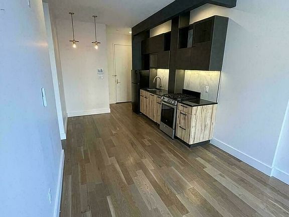 3rd image of 1058 Dean St #2F
