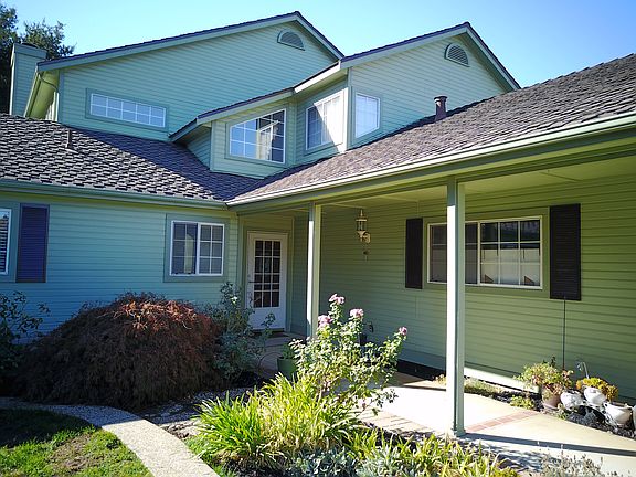 3rd image of 1492 Holly Ct