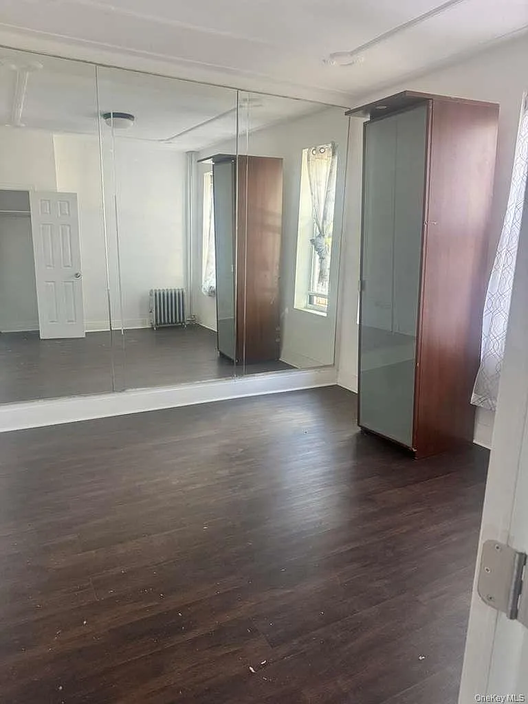 3 bed, 1.0 bath, 3198 sqft, $3,700 — Photo 3