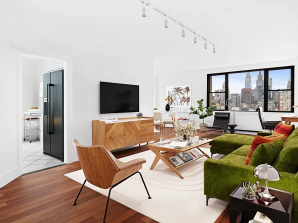 201 East 17th Street image 2 of 13