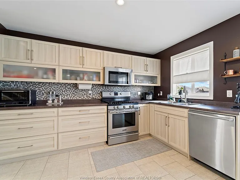 398 Poplar Dr — Photo 17