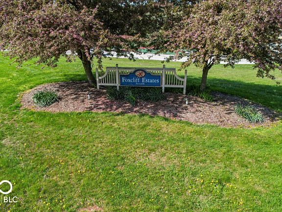 3rd image of 2975 Southampton Dr