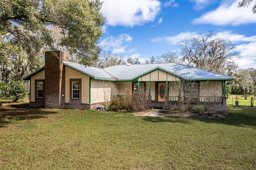 3 bed, 2.0 bath, 2470 sqft, $3,500 — Photo 1