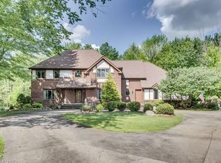 19520 Colonial Ct, Bedford, OH