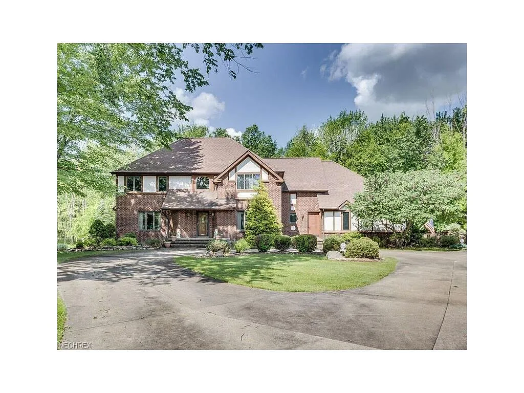 19520 Colonial Ct photo 1