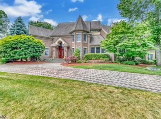 38 Surrey Ln, Mahwah, NJ 07430