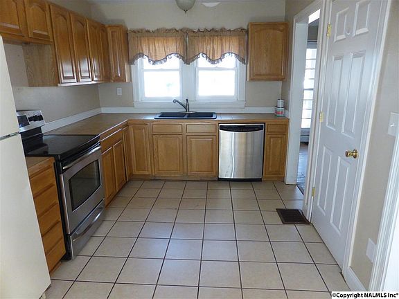 5th image of 1105 9th St SE