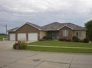 3608 Golf View Dr, Norfolk, NE 68701