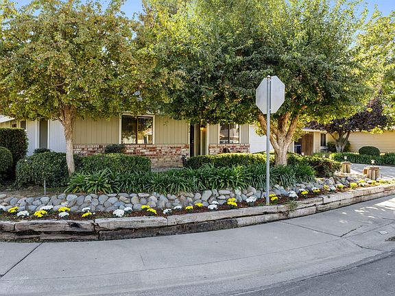 3rd image of 824 Harvey Way
