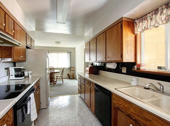 4th image of 5564 Fleetwood Dr