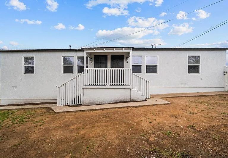 1918 Skyline Dr — Photo 1