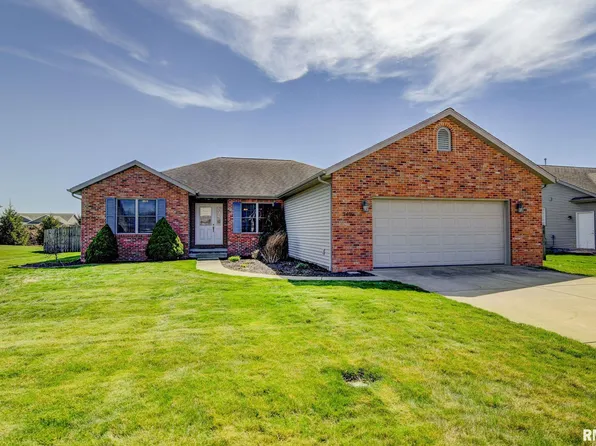2400 Halifax Dr, Chatham, IL 62629