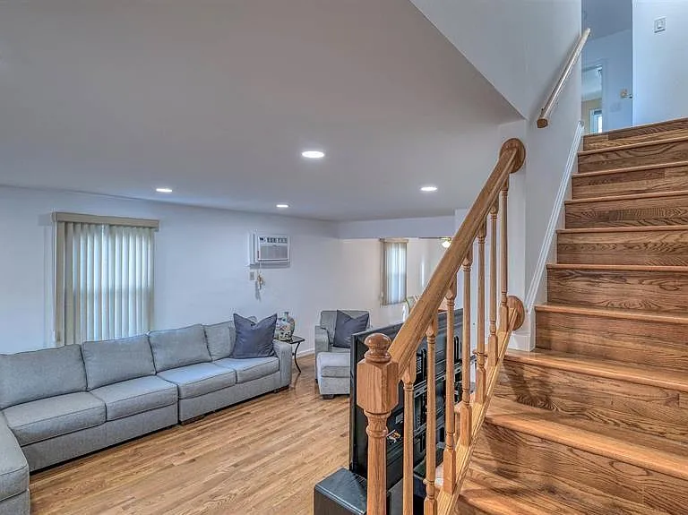 9709 Monmouth Ave #C2 — Photo 9
