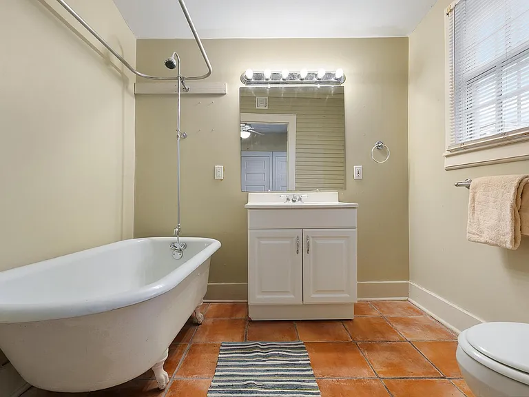 2413 Lowerline St — Photo 10