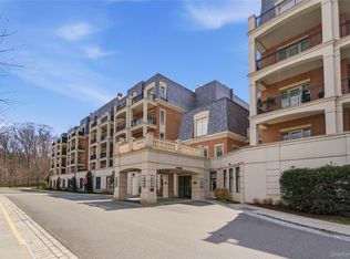 3000 Royal Court #3102, New Hyde Park, NY