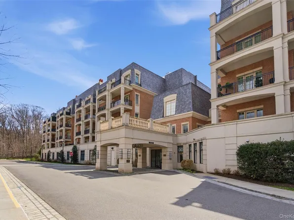 3000 Royal Court #3102, North Hills, NY 11040