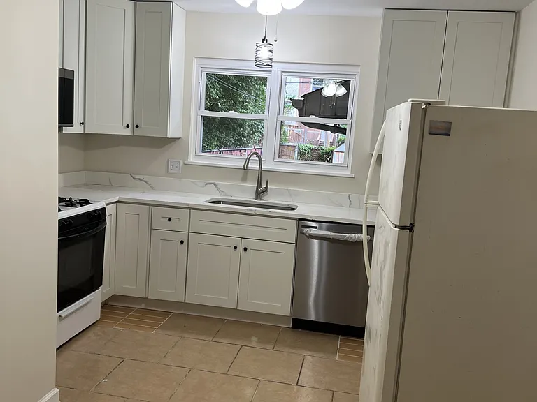 5855 Pershing Ave — Photo 12