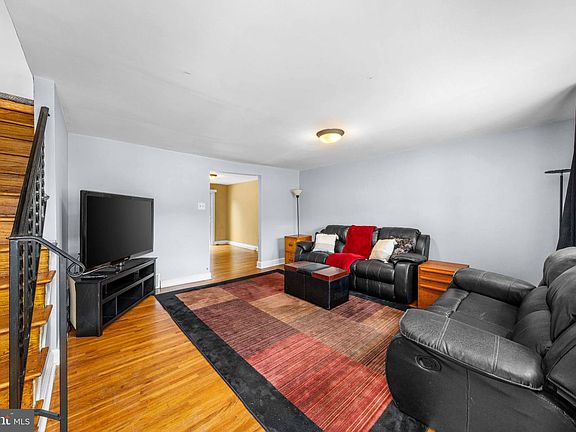 3rd image of 1909 Prospect Rd
