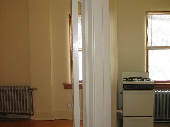 5th image of 590 Holly Ave