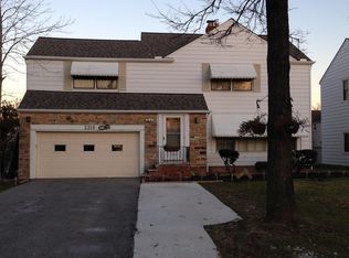 2319 S Green Rd, Beachwood, OH 44122