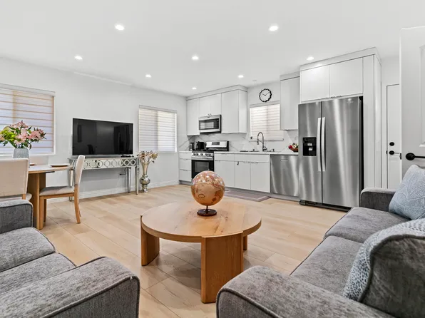 6712 Ventura Canyon Ave, Van Nuys, CA 91401