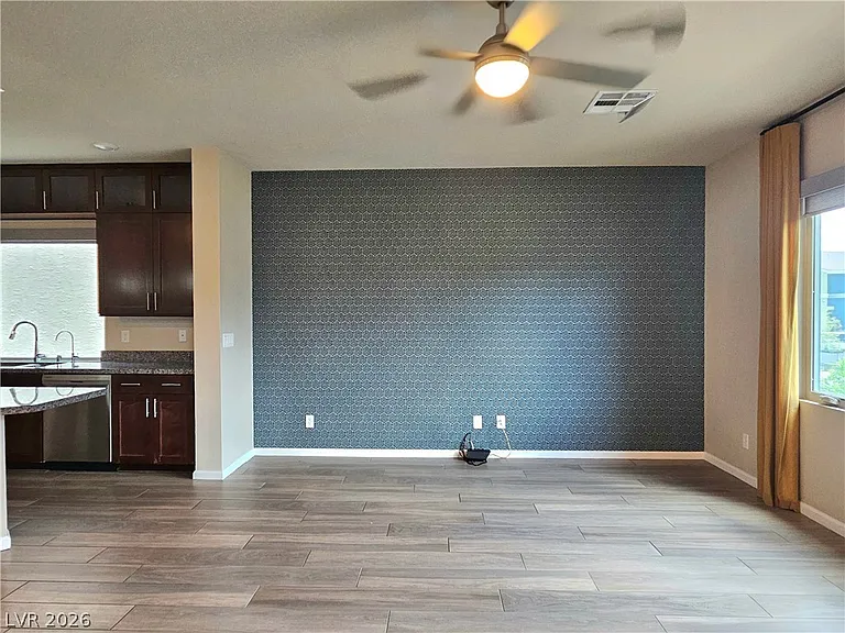 8016 Carpenter Creek Ave — Photo 11