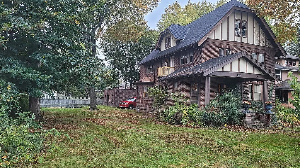 1011 Fulton Rd NW photo 1