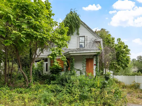 16 Holt St, North Chelmsford, MA 01863