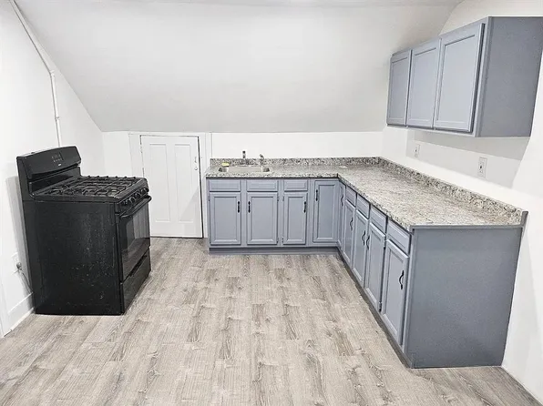 21 High St, South Hadley, MA 01075