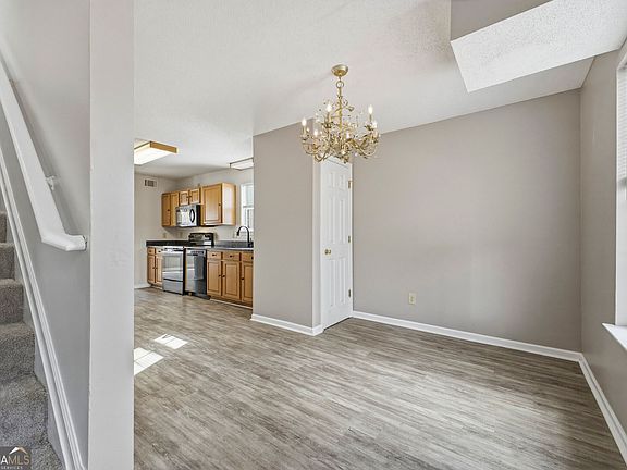 5th image of 115 Springfield Ct