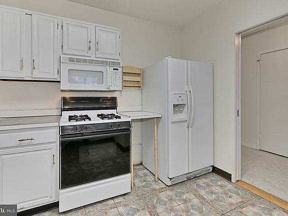 4th image of 3701 S George Mason Dr Unit 801N
